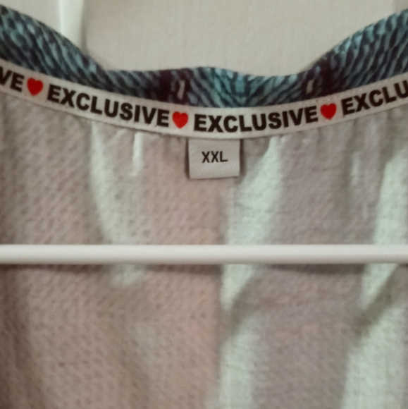 XXL Women's plus top - Picture 3 of 3